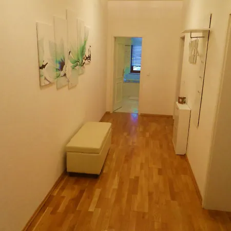 Apartment Ferienwohnung Luppesuite Kunstlerviertel Altlindenau
