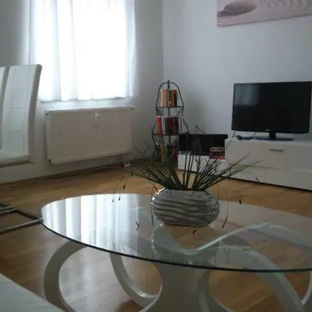 Ferienwohnung Luppesuite Kunstlerviertel Altlindenau Apartment *